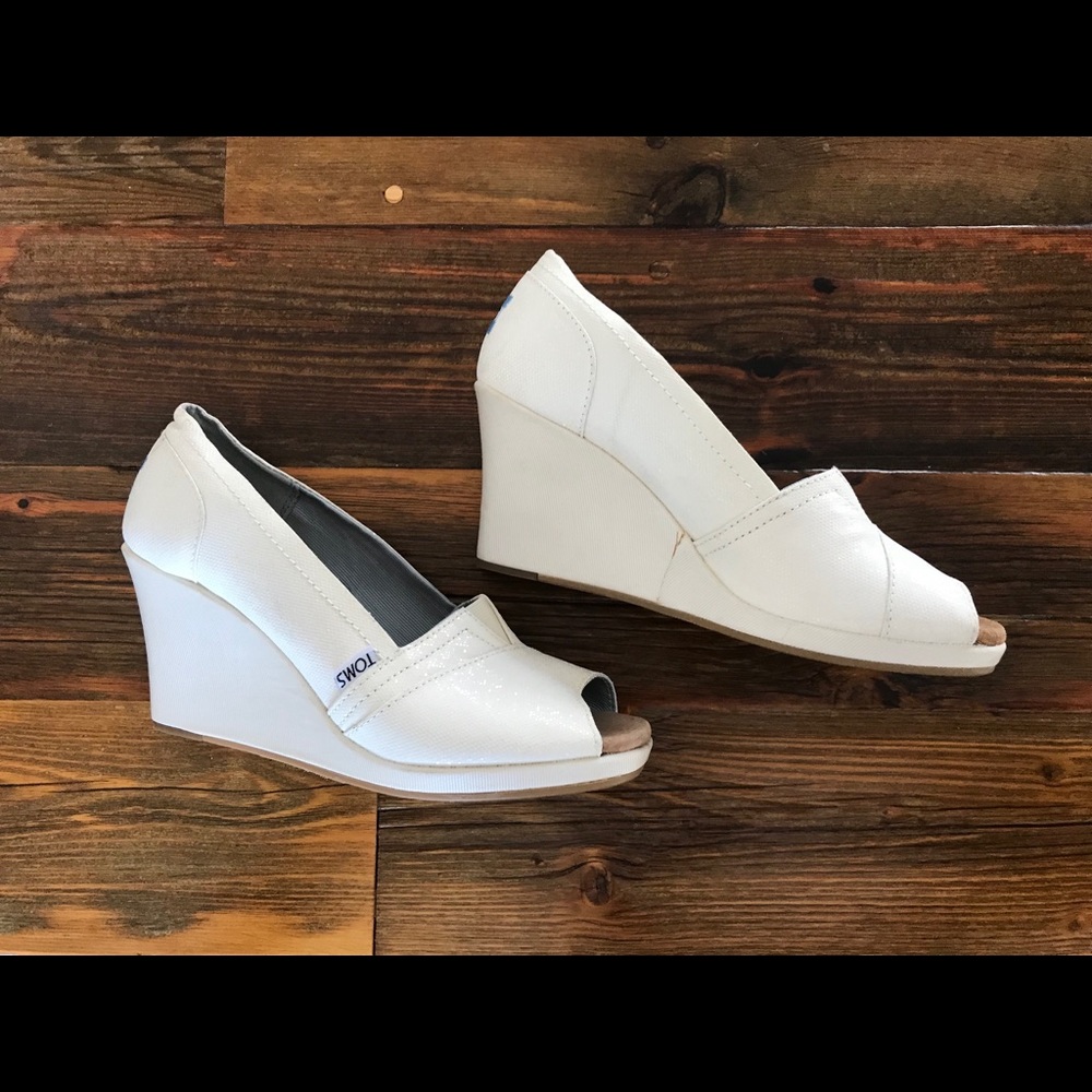 Brand New - Toms Wedges sz 9